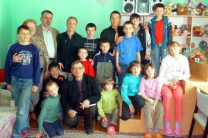 tlumac-deti-s-pastorem-volodymyrem